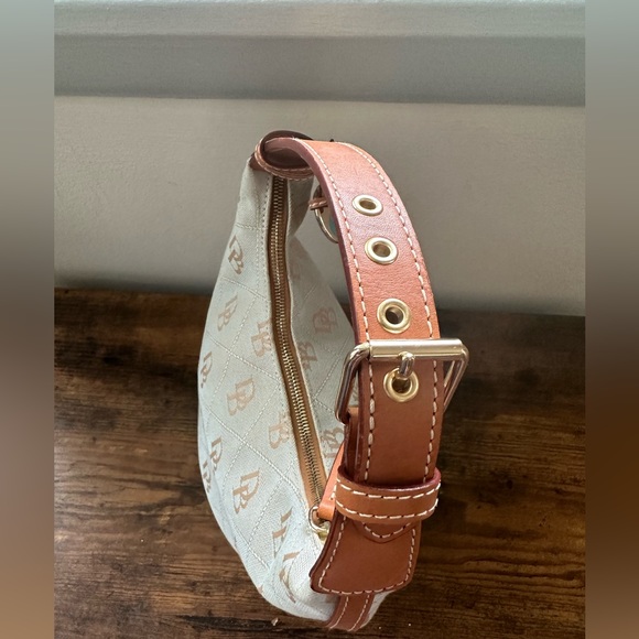 Dooney&Bourke light blue zippered bucket handbag with belt style strap - Picture 7 of 16